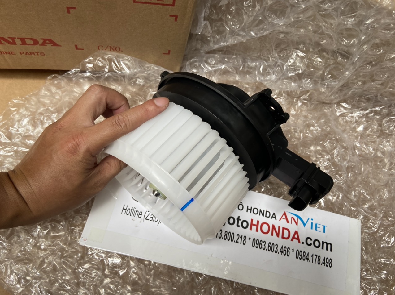 Mô tơ quạt điều hòa trong táp lô xe Honda CRV